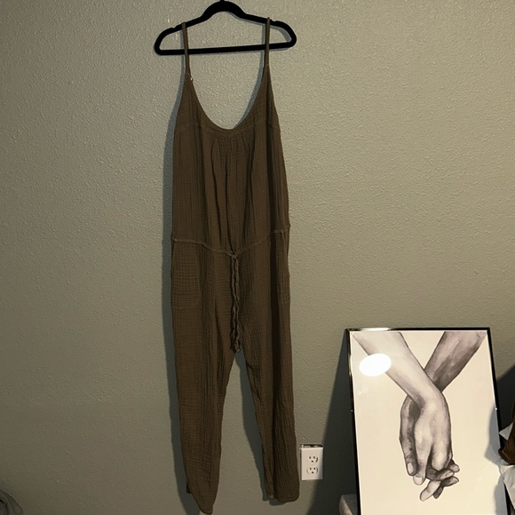 Xirena Jumpsuit - Picture 1 of 5
